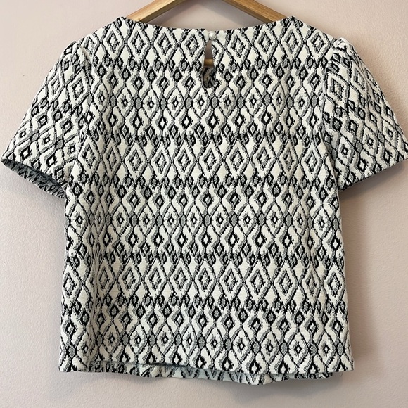 Philosophy Ikat Print Textured Puff Short Sleeve Top Sz Small Black White Boho - Picture 4 of 8